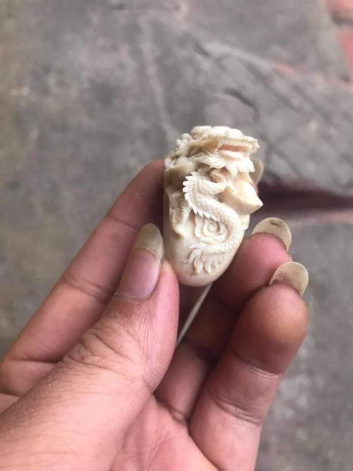 It was carved by only our master sculptor.
Size : 17 mm (width), Material : Deer Antler
The work was carved and created by Le Nguyen Hoang Trieu
Contact Us If you have any questions, please do not hesitate to email us:
Email: hoangtrieu.copyright.image@gmail.com
Phone number: +1(415) 925-0475
Address: 35 Corte Morada
Greenbrae, California(CA), 94904