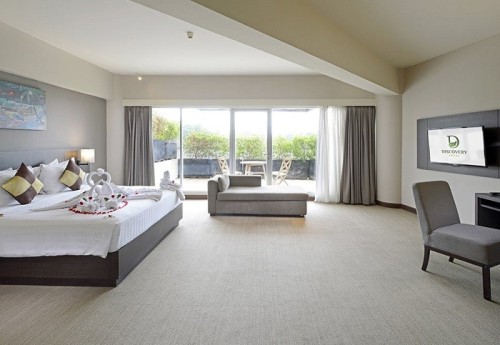 DA-Premier-Room-Honeymoon-Setup.jpg