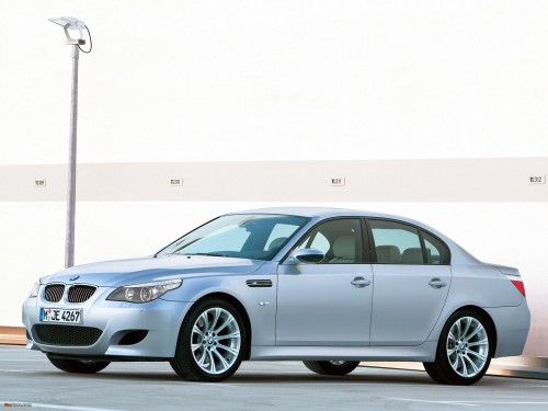bmw_m5_2004_wallpapers_4.jpg