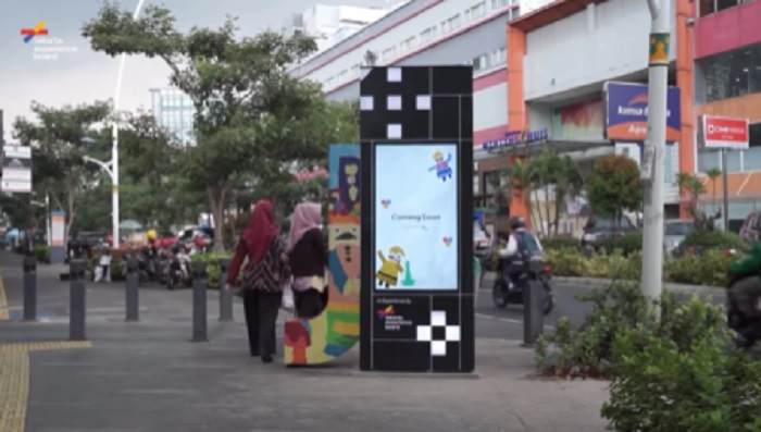 Jakarta Street Experience adalah sebuah instalasi interaktif yang menggabungkan unsur edukasi, informasi, seni dan teknologi pintar. 