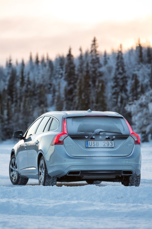 47821_The_Volvo_V60_Plug-in_Hybrid_in_northern_Sweden.jpg