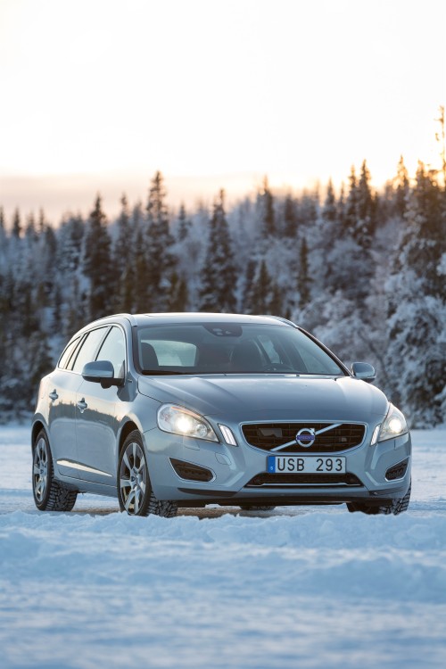 47822_The_Volvo_V60_Plug-in_Hybrid_in_northern_Sweden.jpg