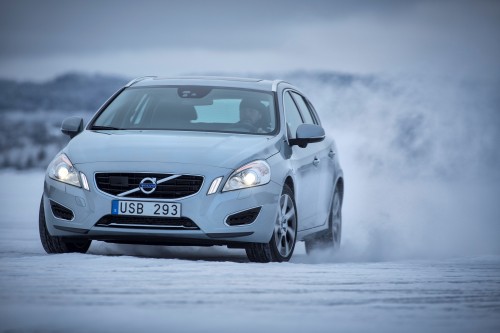 47824_The_Volvo_V60_Plug-in_Hybrid_in_northern_Sweden.jpg