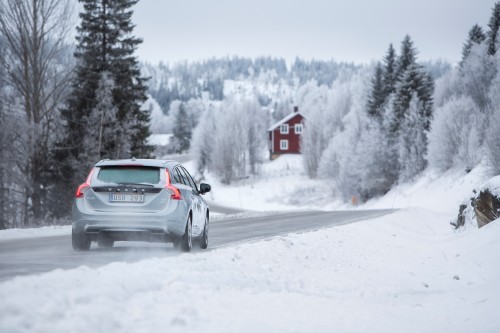47828_The_Volvo_V60_Plug-in_Hybrid_in_northern_Sweden.jpg