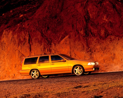 6381_Volvo_V70_R.jpg