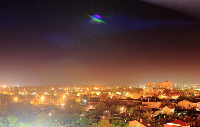 Ilustrasi penampakan UFO.