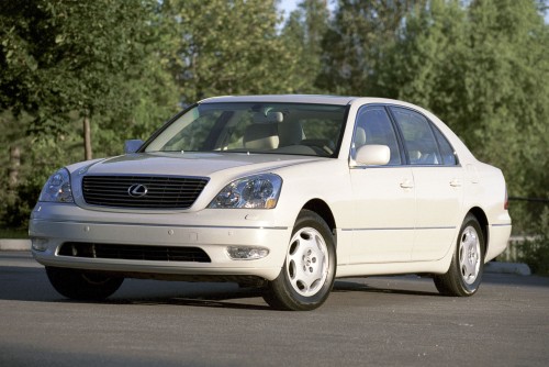 2001_Lexus_LS_430_01.jpg