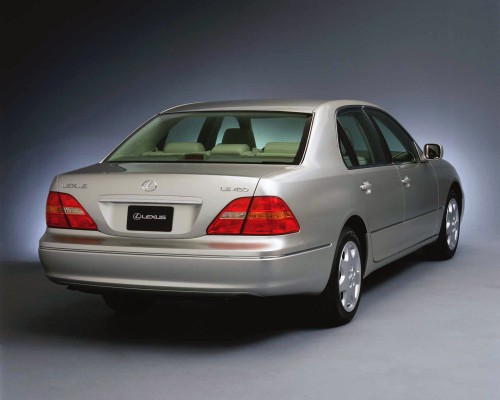 2002_Lexus_LS_430_04.jpg