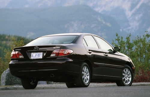 2003_Lexus_ES_300_05.jpg