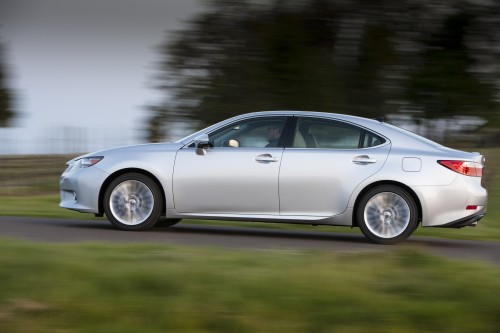2013_Lexus_ES_350_09.jpg