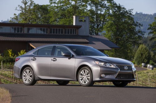 2013_Lexus_ES_350_30.jpg