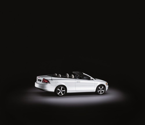 18965_Volvo_C70_Ice_White.jpg