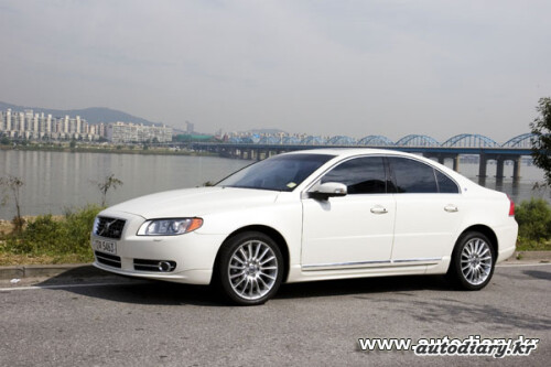 VolvoS80-01.jpg