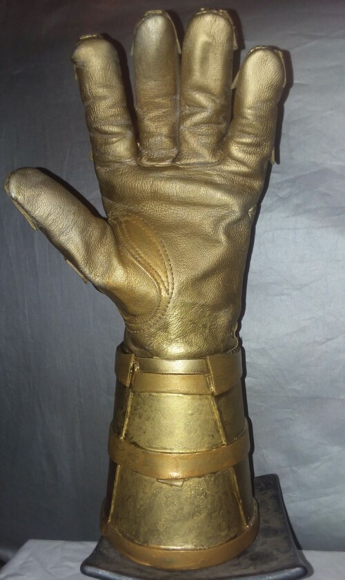 Divine-glove-based-on-the-real-divine-gauntlet-for-the-video-coming-soonthe-legend-of-the-divine-gauntlet-power-3.jpg