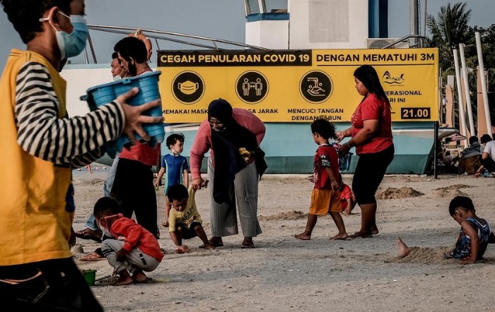 Ilustrasi protokol kesehatan di sebuah tempat wisata yang bertujuan mencegah penyebaran Covid-19.