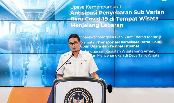 Menaparekraf Sandiaga Uno dalam “The Weekly Brief With Sandi Uno”, yang berlangsung secara hybrid, di Jakarta, Senin (10/4/2023). Ia mengatakan bahwa kehadiran sub varian baru biasanya langsung disertai dengan lonjakan kasus COVID-19. Namun, menurut keterangan Kementerian Kesehatan perkembangan COVID-19 di Indonesia masih terkendali.