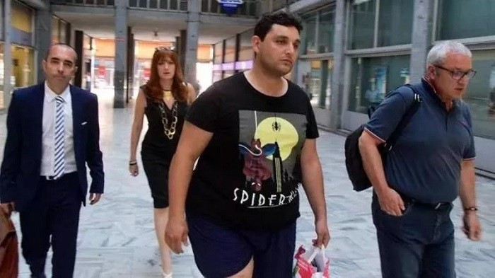 Dimitri Fircano yang dihukum 30 tahun penjara dibebaskan lantaran makanan di balik jeruji besi  tidak memungkinkan dia melakukan diet.