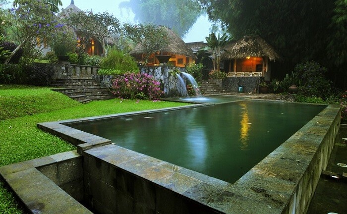 Kampung Sampireun Resort and Spa di Sukakarya, Kecamatan Samarang, Kabupaten Garut, Jawa Barat.