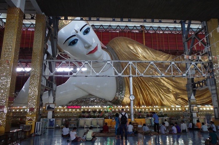 Chaukhtatgyi Buddha, Yangon, Myanmar.