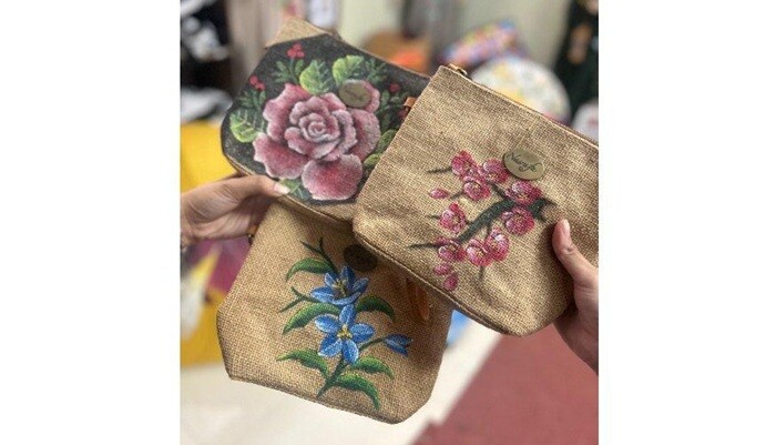 Pouch lukis nasrafa yang go internasional.