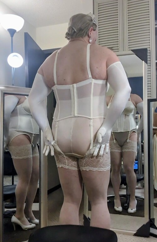 HEATH-GRUSSING--My-Slave-in-BRIDAL-SATIN-ELOMI-MARIA-BASQUE-CORSET-__-11.jpg