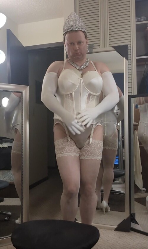 HEATH-GRUSSING--My-Slave-in-BRIDAL-SATIN-ELOMI-MARIA-BASQUE-CORSET-__-2.jpg