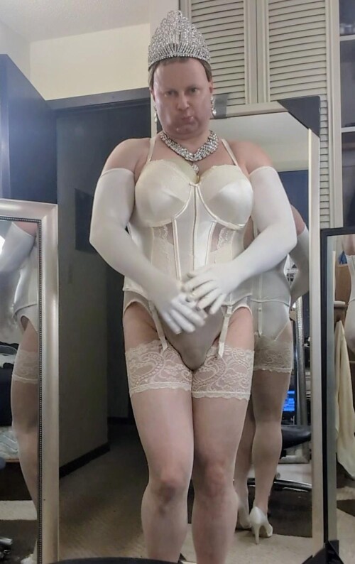 HEATH-GRUSSING--My-Slave-in-BRIDAL-SATIN-ELOMI-MARIA-BASQUE-CORSET-__-3.jpg