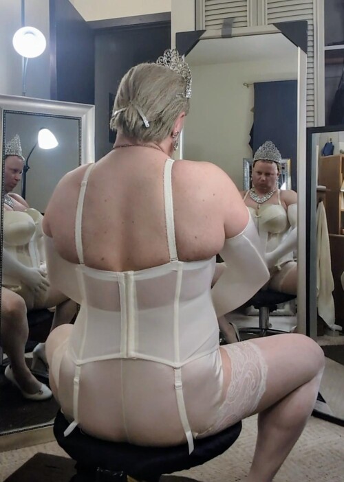 HEATH-GRUSSING--My-Slave-in-BRIDAL-SATIN-ELOMI-MARIA-BASQUE-CORSET-__-8.jpg