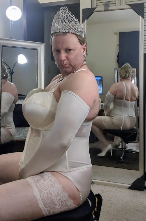 HEATH-GRUSSING--My-Slave-in-BRIDAL-SATIN-ELOMI-MARIA-BASQUE-CORSET-__-9.jpg