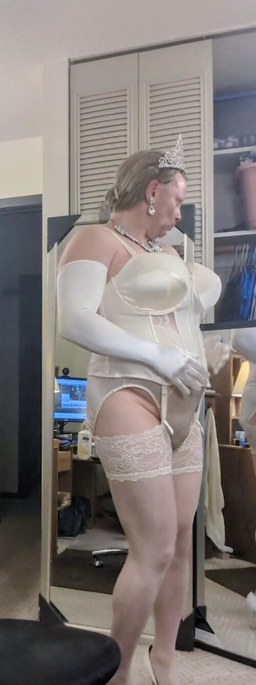 HEATH-GRUSSING--My-Slave-in-BRIDAL-SATIN-ELOMI-MARIA-BASQUE-CORSET-__-Full-View-__-3.jpg