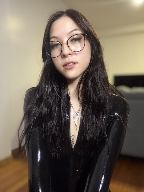 Latex-chastity-Mistress-blackmail-lockup-Benjaminfiegl-outing-to-gf-annarosenmuller-homewrecking-Single-Slave-permanent-locked-up-4.png