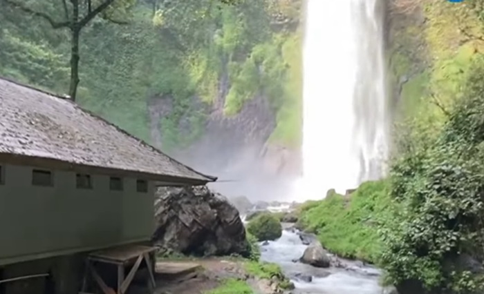 WISATA BANDUNG BARAT - Potret Curug Pelangi di Cisarua, Bandung Barat, Jawa Barat, Kamis (4/12/2025).