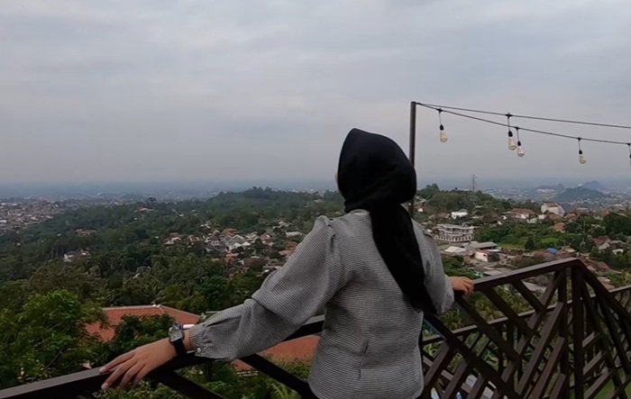 WISATA BANDAR LAMPUNG - Potret d’Viella Lampung yang bisa menjadi tempat pilihan untuk menginap bareng keluarga besar atau teman-teman, Rabu (10/12/2025).