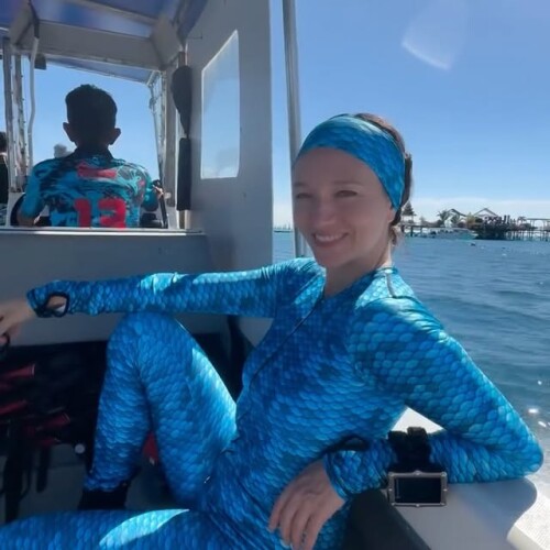 SUR DIVE448@slipinsurfskins @scuba instructor anna