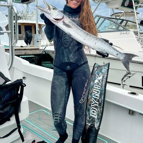 SUR DIVE fisherwomen148Couples who dive together, thrive together kingfish