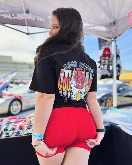 tightshorts assrt273#goodvibes #badhabits #carshow @dat.sweetchick